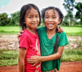 Deux jeunes Cambogiennes. Crédit IB Photography (Facebook).