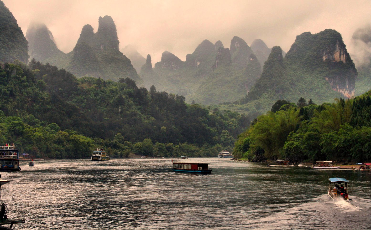 Li River Hill (Chine) et les montagnes karstiques. Crédit Grey World.