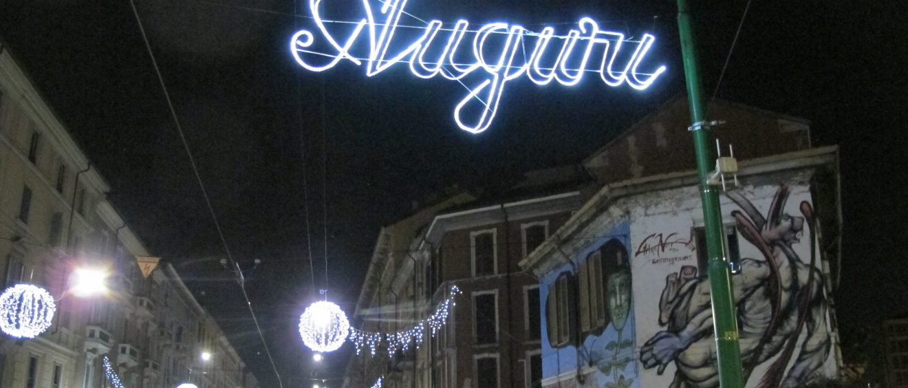 « Meilleurs vœux », 1er décembre 2016. Les décorations de fin d'année à Milan, Italie. Crédit Alexis Demoment.