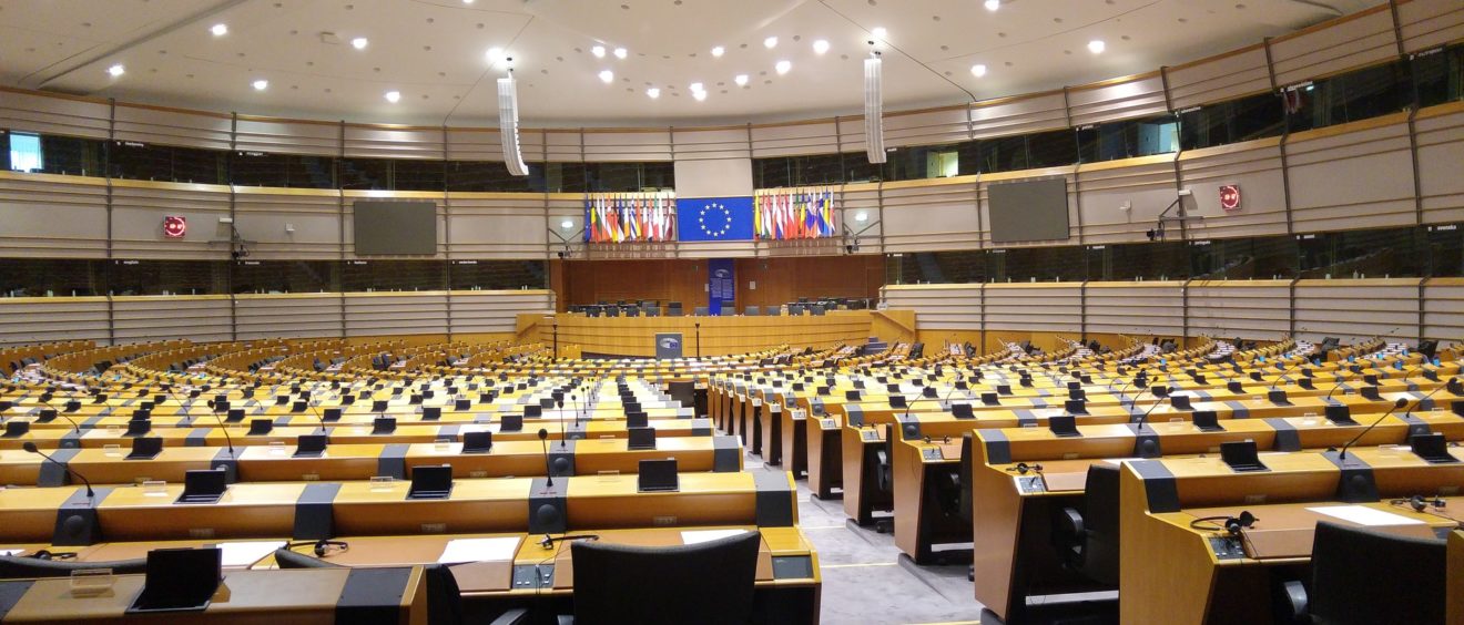 Le Parlement européen. Crédit ChequeredInk (Pixabay).