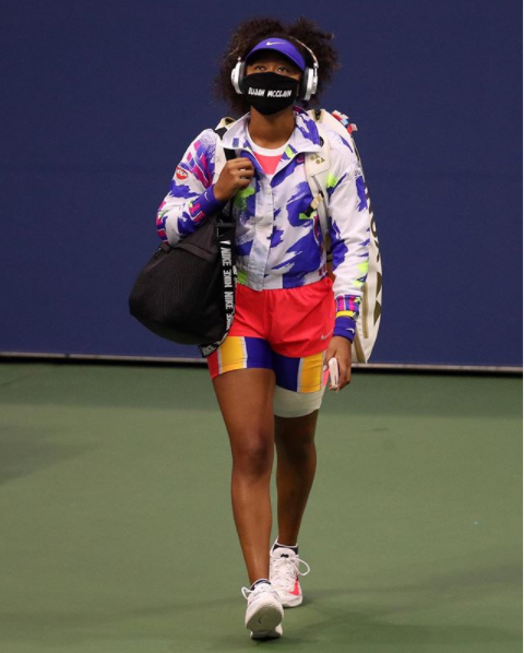 Naomi Osaka portant un masque marqué "Elijah McClain" à l'US Open, le 3 septembre 2020